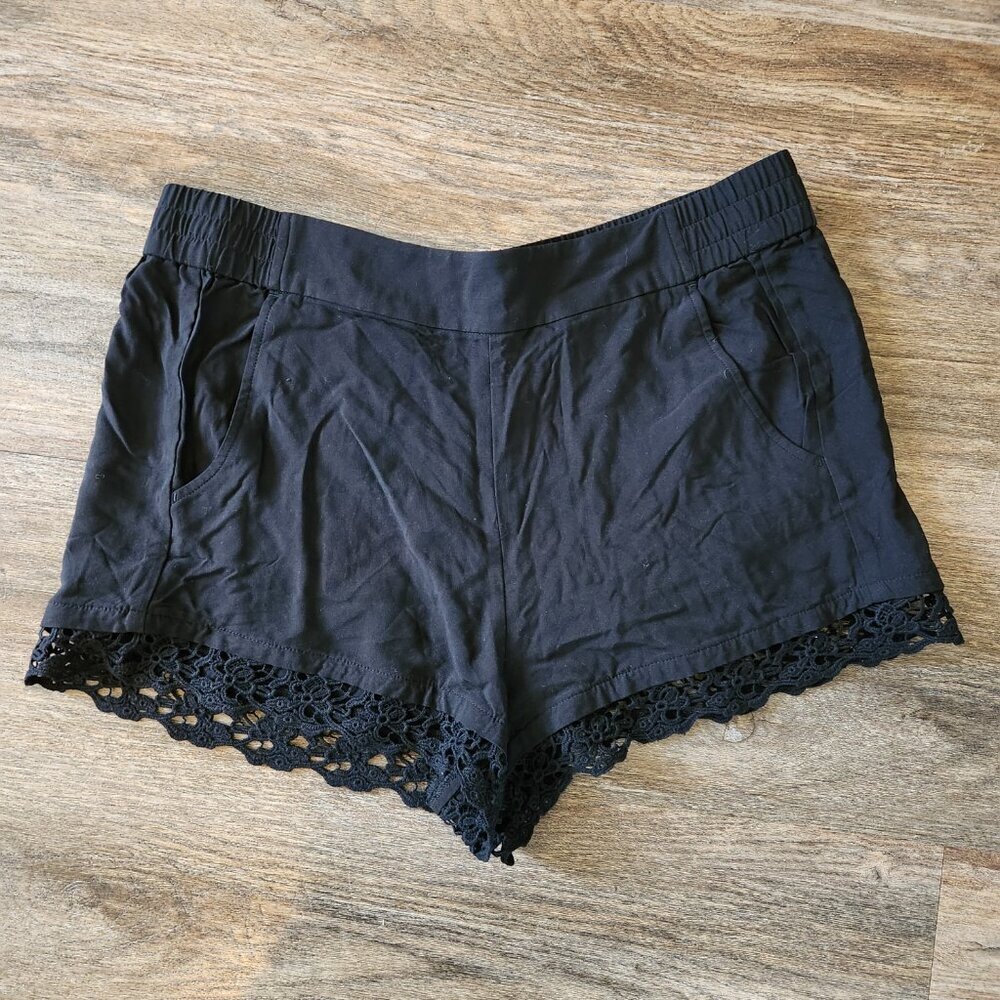 Express Lace Black Trim Shorts Elastic Waist Size Large EUC